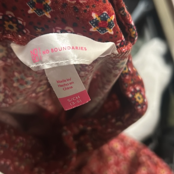 Designed leggings color, maroon with designs on it - Picture 3 of 3